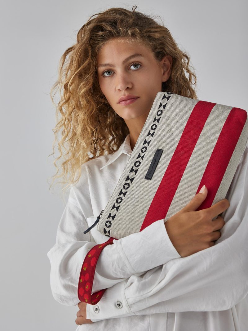 VROULIDIA clutch stripes
